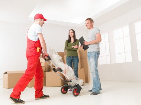 Manual handling safety in a storage environment